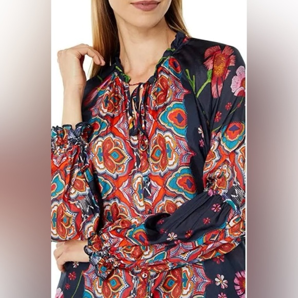 Johnny Was Lindero Scarlett silk blouse vibrant colorful
Boho free spirt XXS - Picture 9 of 11